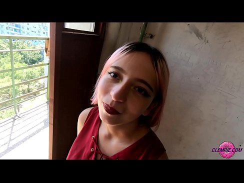 ❤️ Sensual student thith një të huaj në pjesën e jashtme - sperma në fytyrën e tij ️❌ Qyrje tek ne ❌